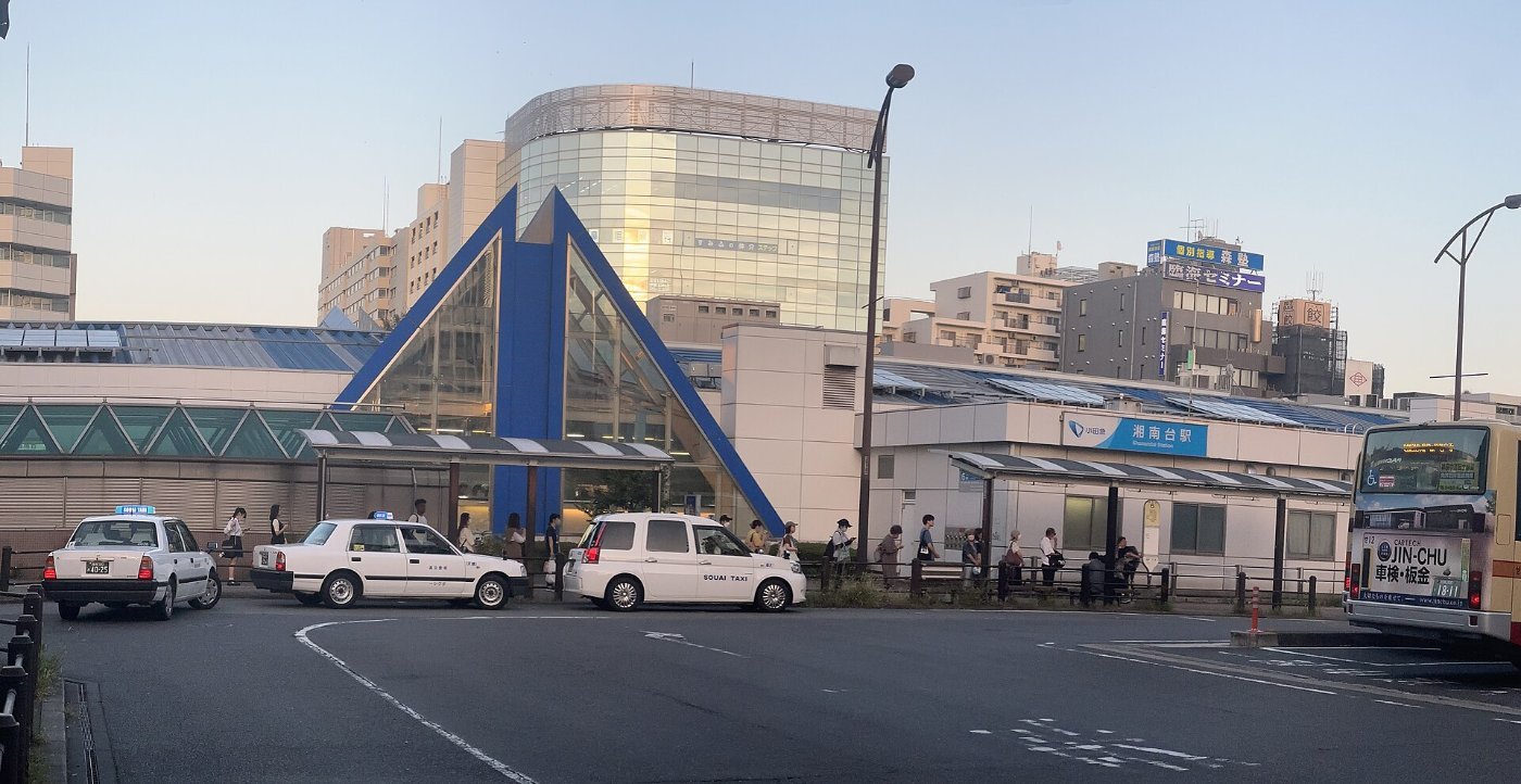 湘南台駅の駅前ロータリー